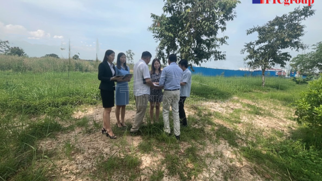 TTTFIC Group representatives and business delegates attending an industrial investment meeting with planning maps of Phu Sam Go Dau Nam Industrial Park in Vietnam.
